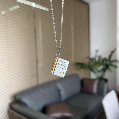A graduation jewelry full of love✨My little star book necklace