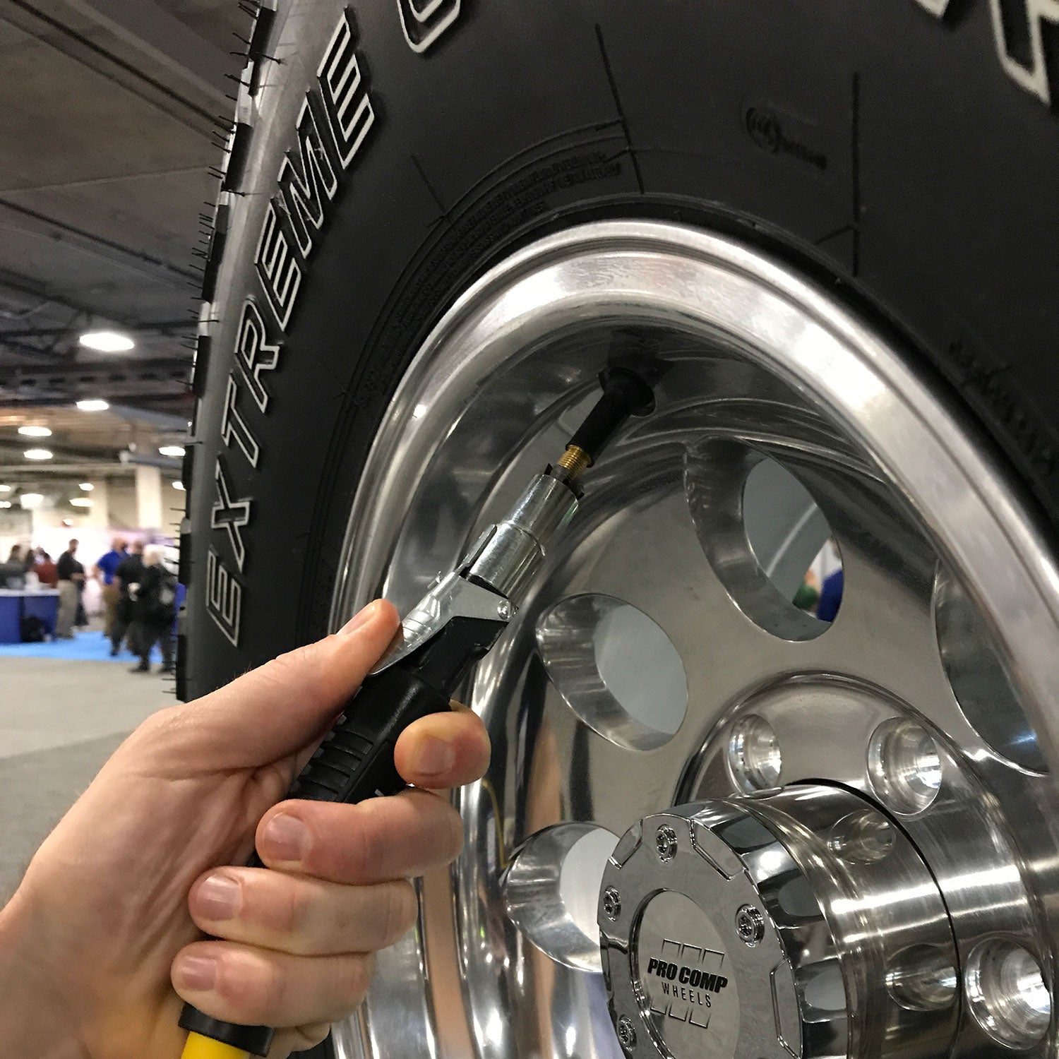 LockNFlate® Locking Air Chuck - Straight or 90-Degree