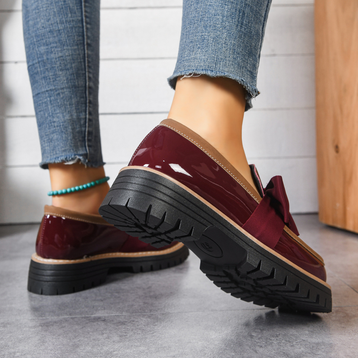 Women’s Classic Bow Loafers – Comfortable Platform Sole with Elegant Patent Finish