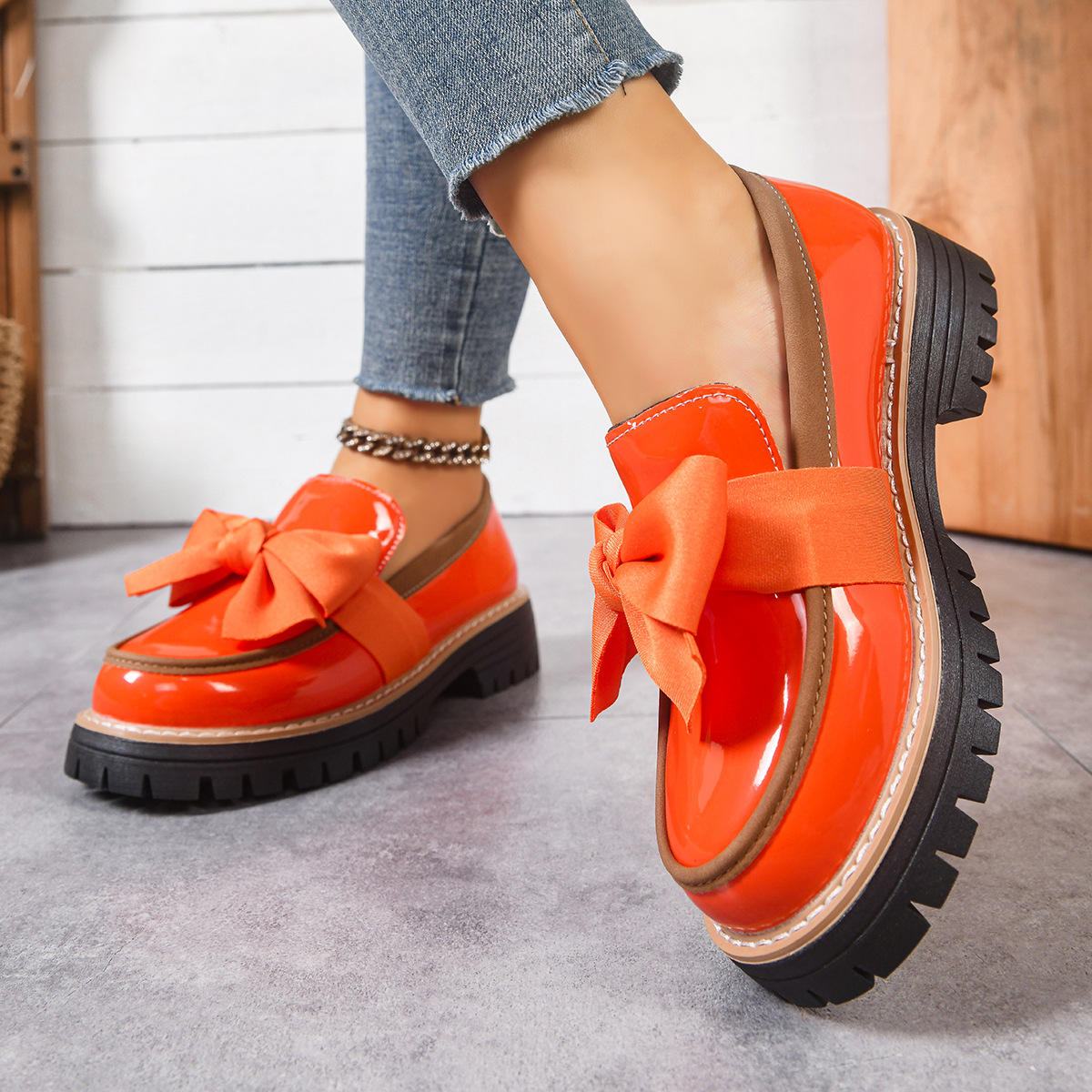 Women’s Classic Bow Loafers – Comfortable Platform Sole with Elegant Patent Finish