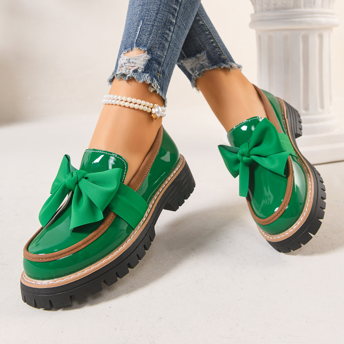 Women’s Classic Bow Loafers – Comfortable Platform Sole with Elegant Patent Finish