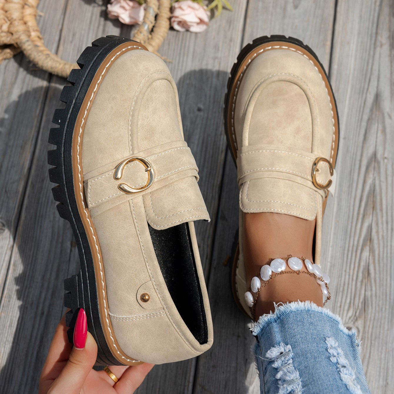 Women’s Vintage Comfort Loafers – Supportive Thick Sole with Classic Buckle Detail