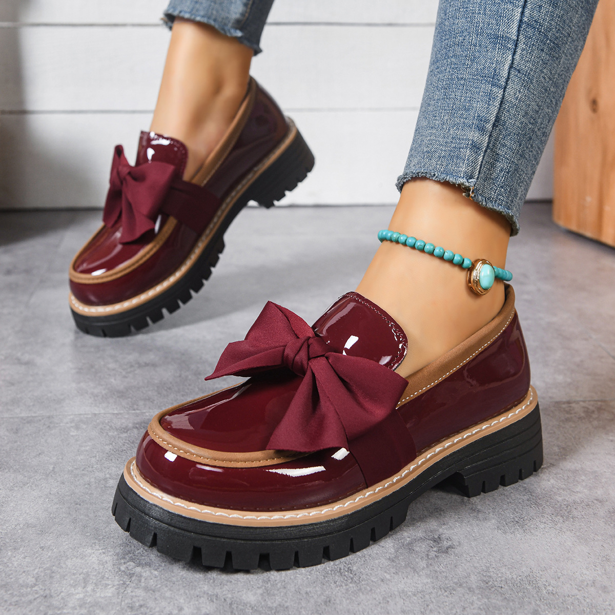 Women’s Classic Bow Loafers – Comfortable Platform Sole with Elegant Patent Finish
