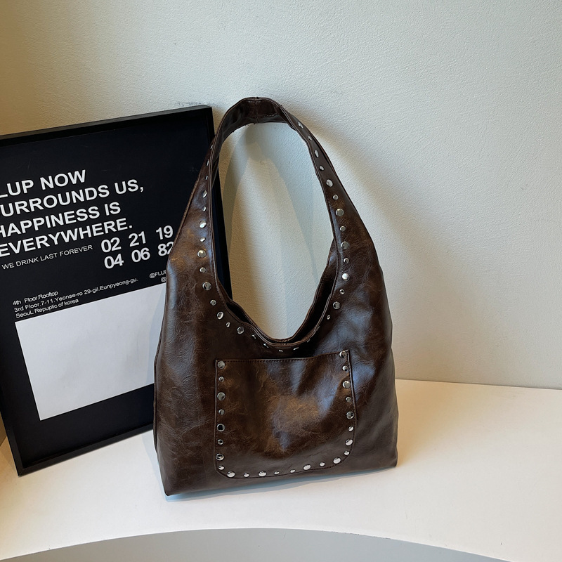 Women's Studded Vintage Leather Tote Bag – Large Capacity Shoulder Handbag