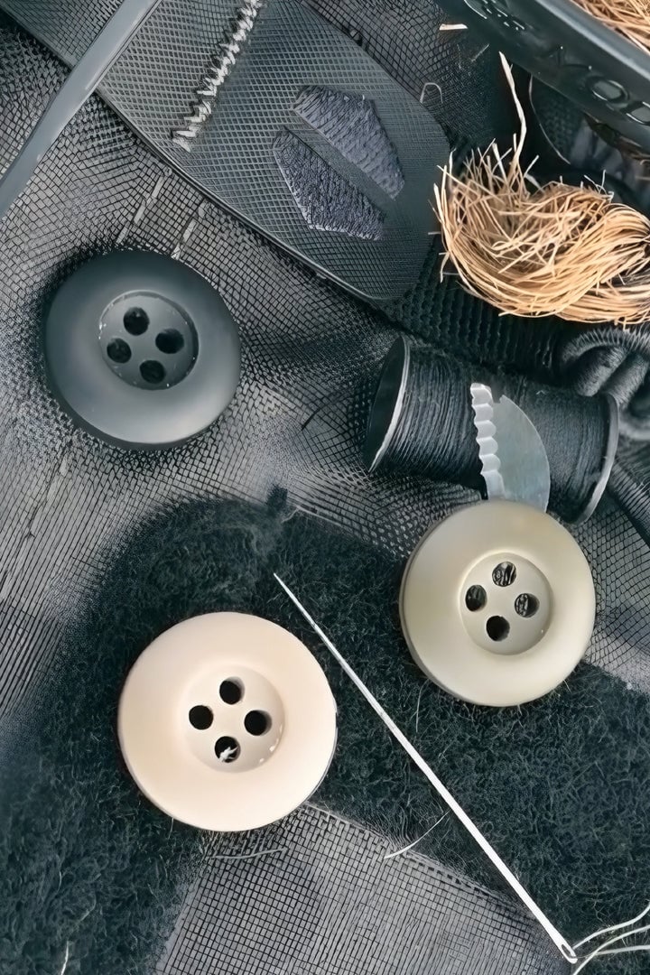 Escape Button | Covert Serrated Knife | Mil-Spec 3/4" BDU Button | 1095 Steel Blade | 0.05 oz