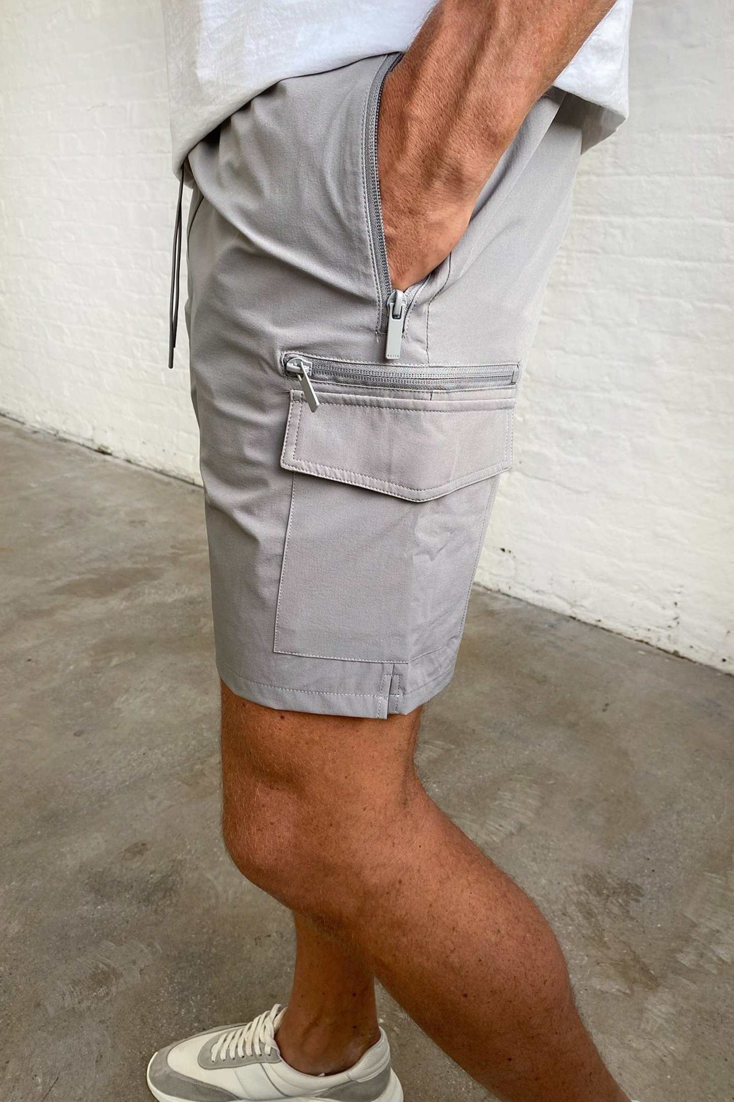CARGO SHORTS - LIGHT GREY
