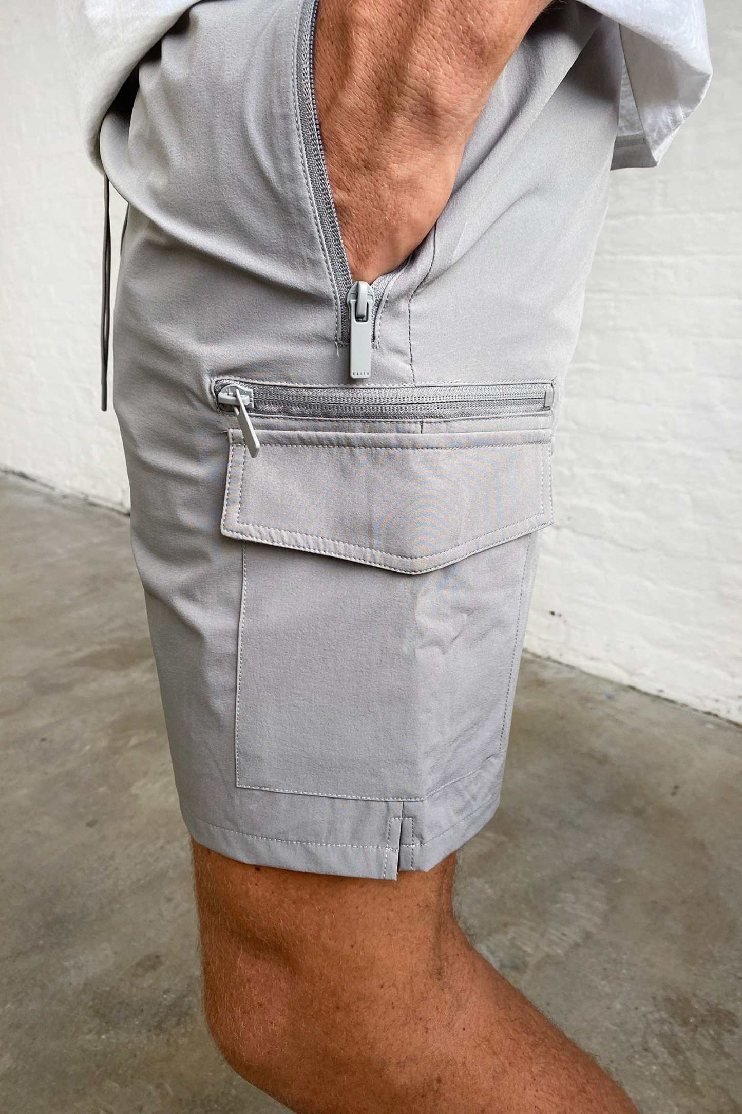 CARGO SHORTS - LIGHT GREY