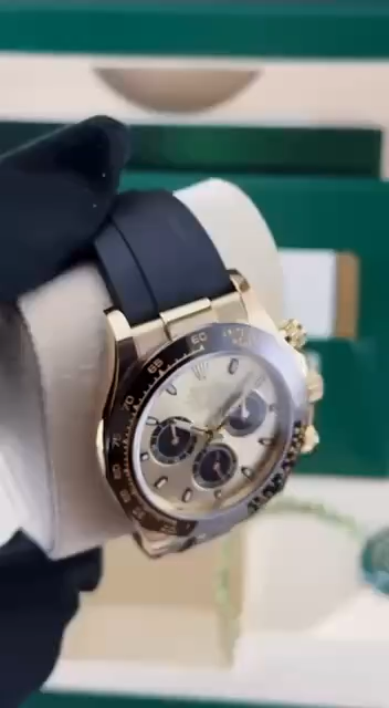 Daytona Champagne Dial with Black Subdials 40mm