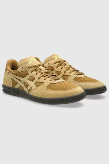 ASICS Skyhand OG Suede Sportstyle Sneakers - Walnut/Camel Beige