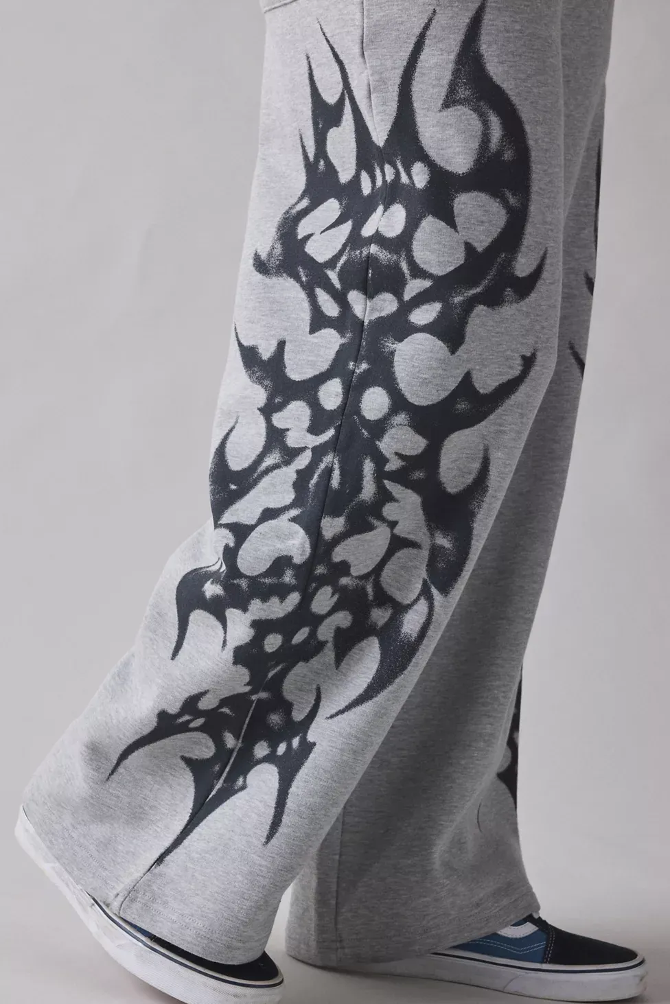 UO Cyber Graphic Baggy Sweatpants - Grey