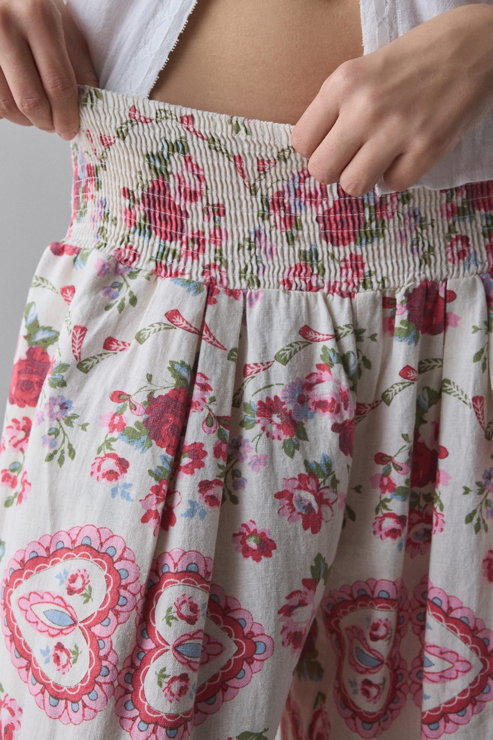 Kimchi Blue Caroline Smocked Wide Leg Linen-Blend Pants - Cabbage Rose