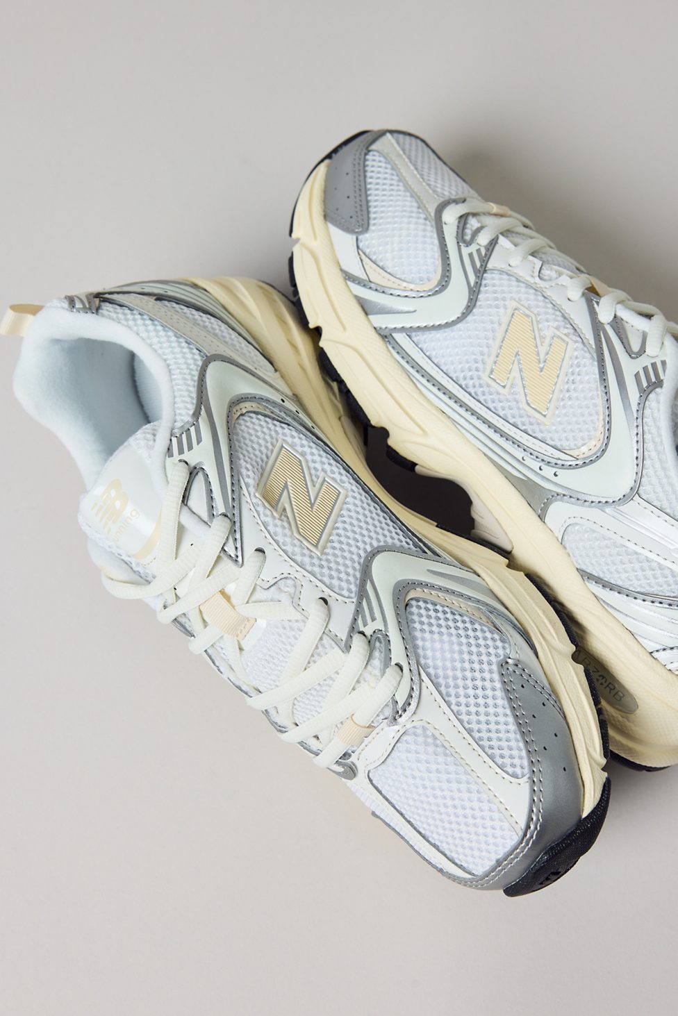 New Balance 530 Sneakers - Silver Metallic/Linen