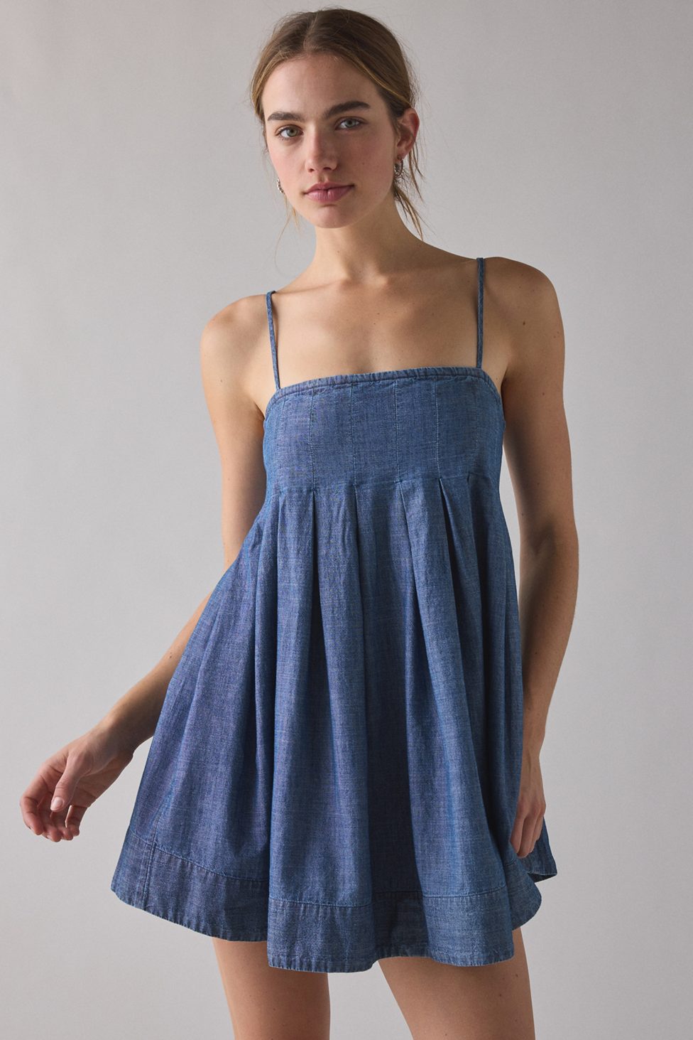 Kimchi Blue Smooth Sailing Pleated Flounce Babydoll Mini Dress - Chambray