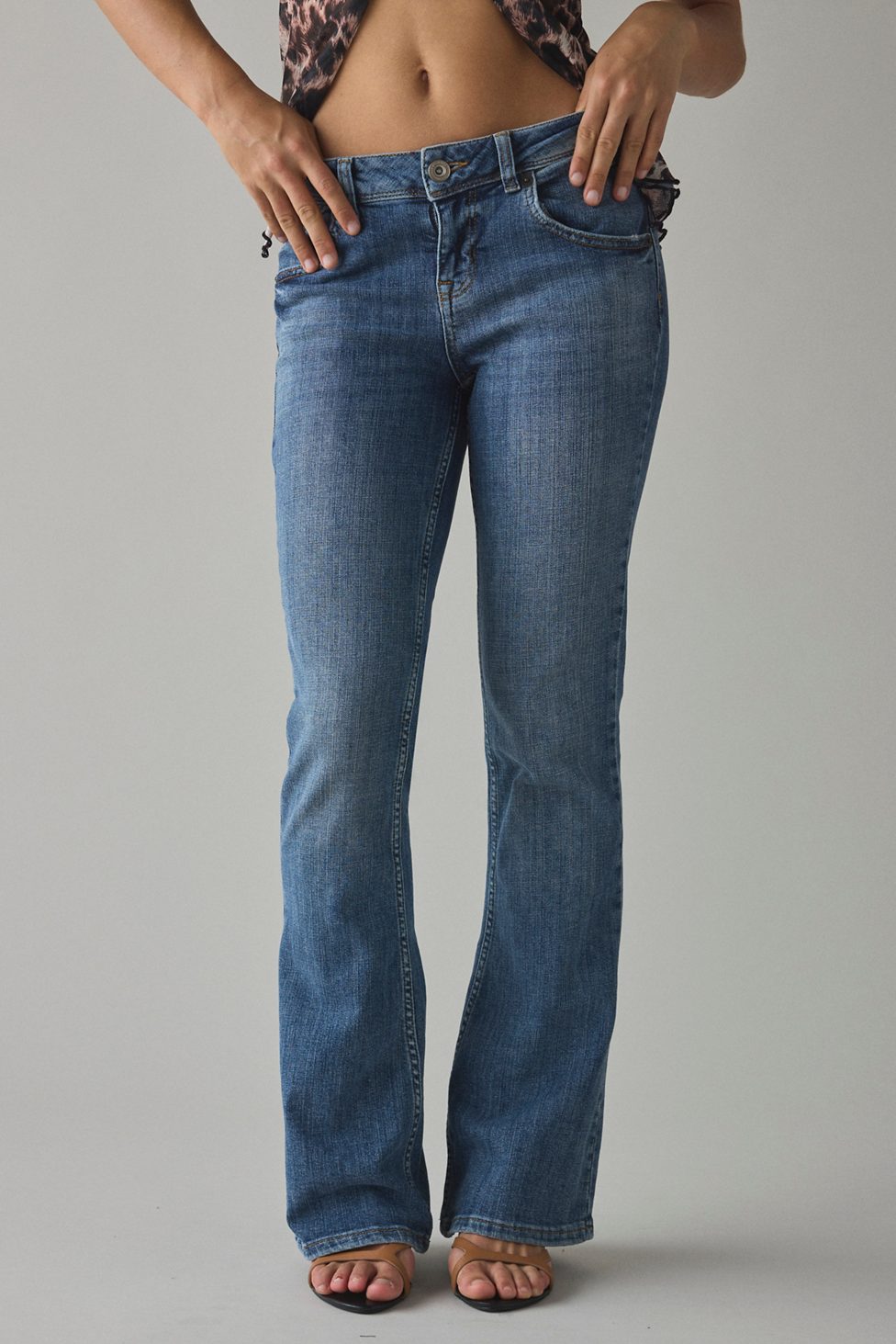 BDG Brooke Low-Rise Flare Jeans - Vintage Mid Indigo