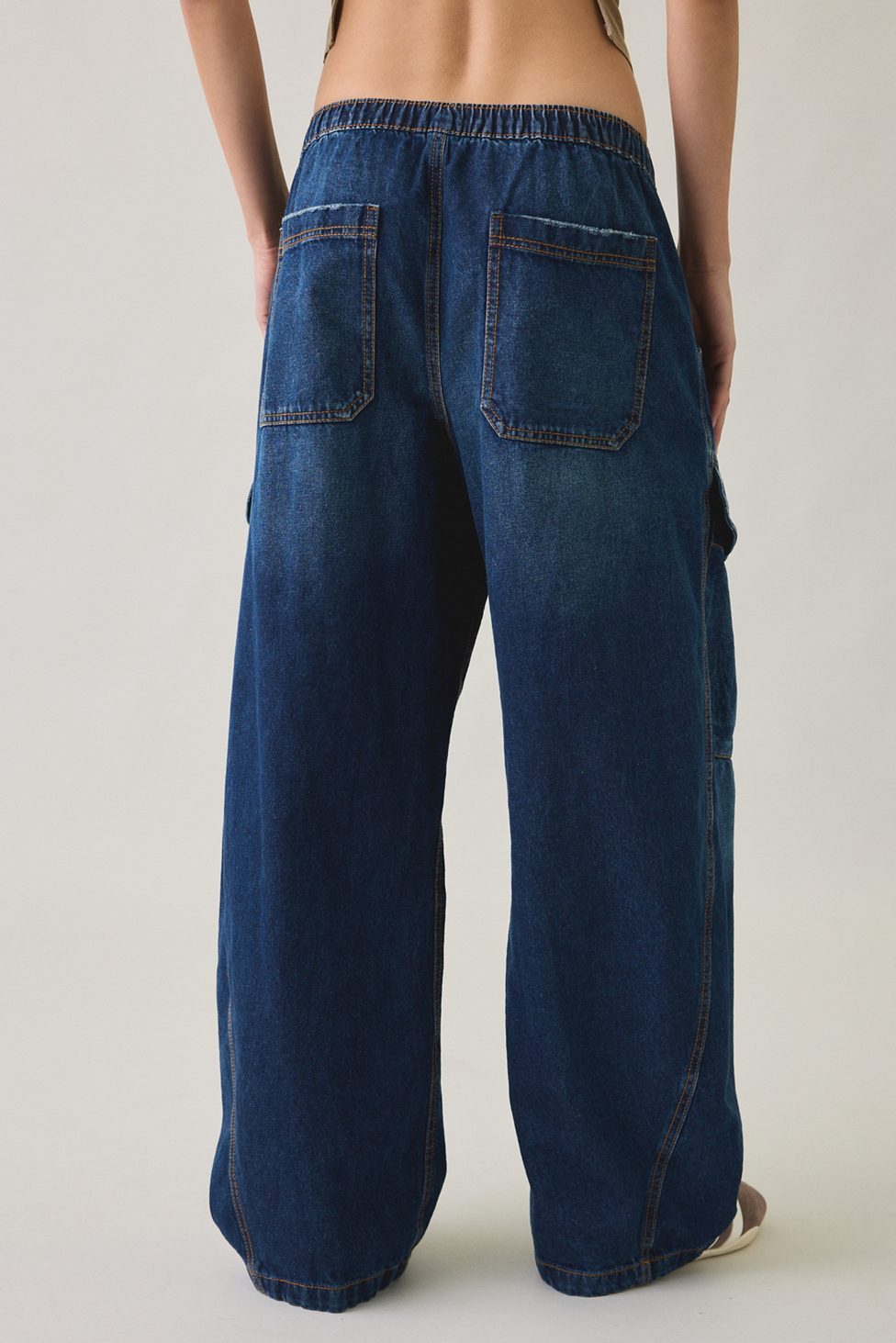 BDG Station Cocoon Baggy Barrel Leg Cargo Jeans - Vintage Denim Dark