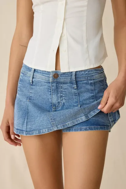 BDG Bad Influence Pleated Low-Rise Denim Mini Skort - Light Blue