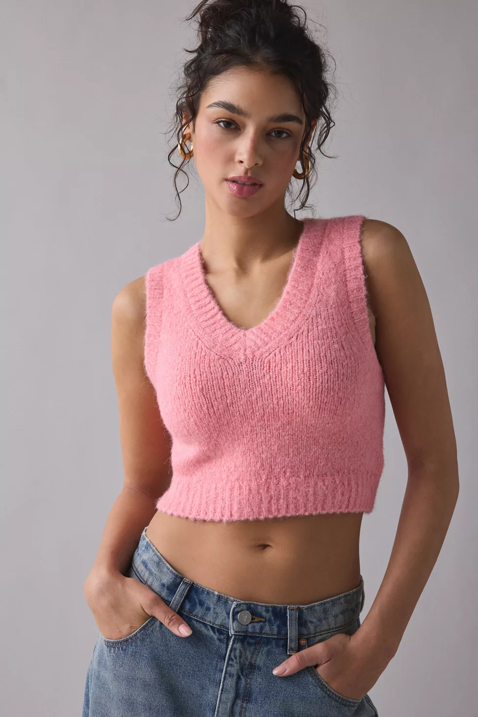 BDG Dealer V-Neck Cropped Sweater Vest - Pink