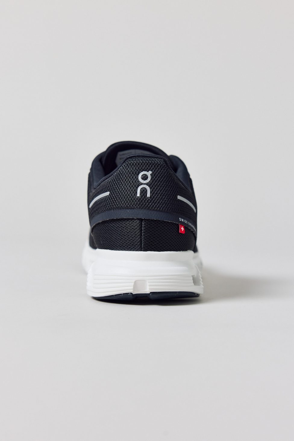 On Men's Cloud 6 Sneakers - Black | White