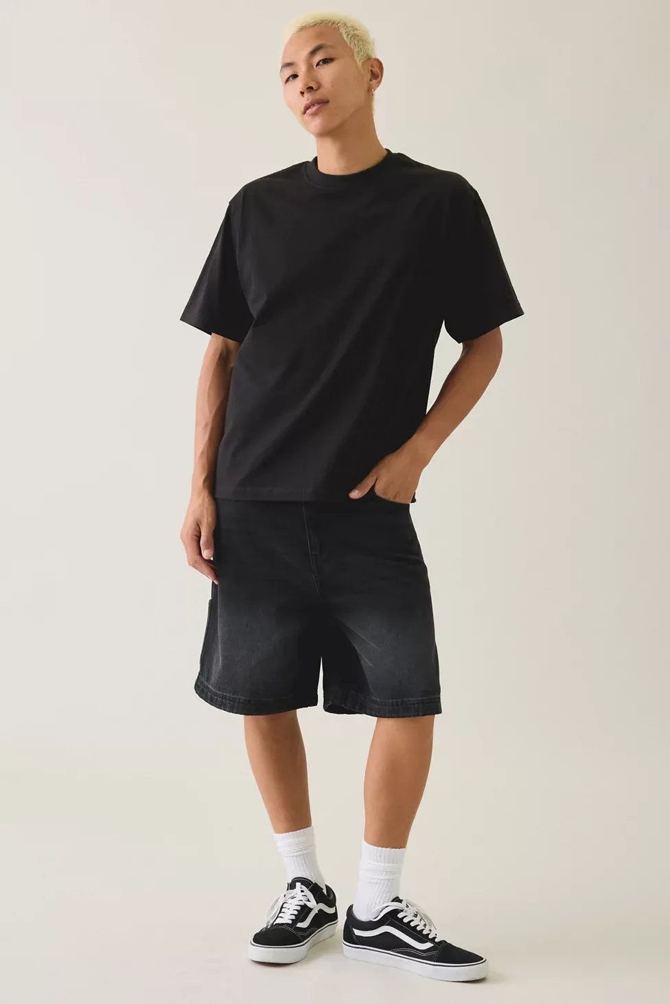 Shaka Wear 7.5oz Heavyweight Cropped Tee - Black