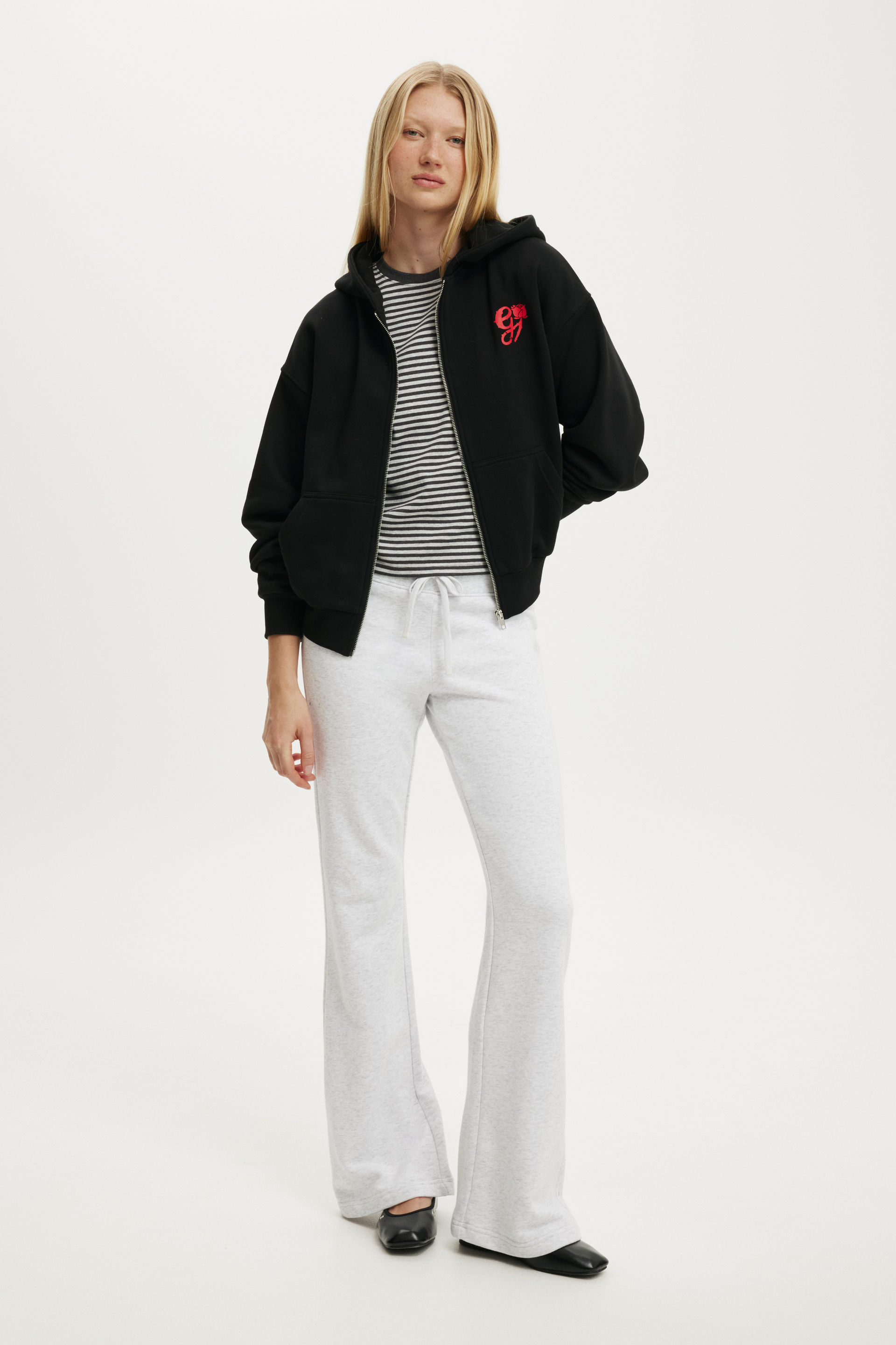 KATSEYE Music Graphic Zip Through Hoodie, LCN BRA KATSEYE/BLACK - example image 3
