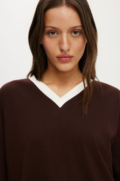 Boxy V Neck Long Sleeve Top, DARK OAK/VINTAGE WHITE BIND - example image 4