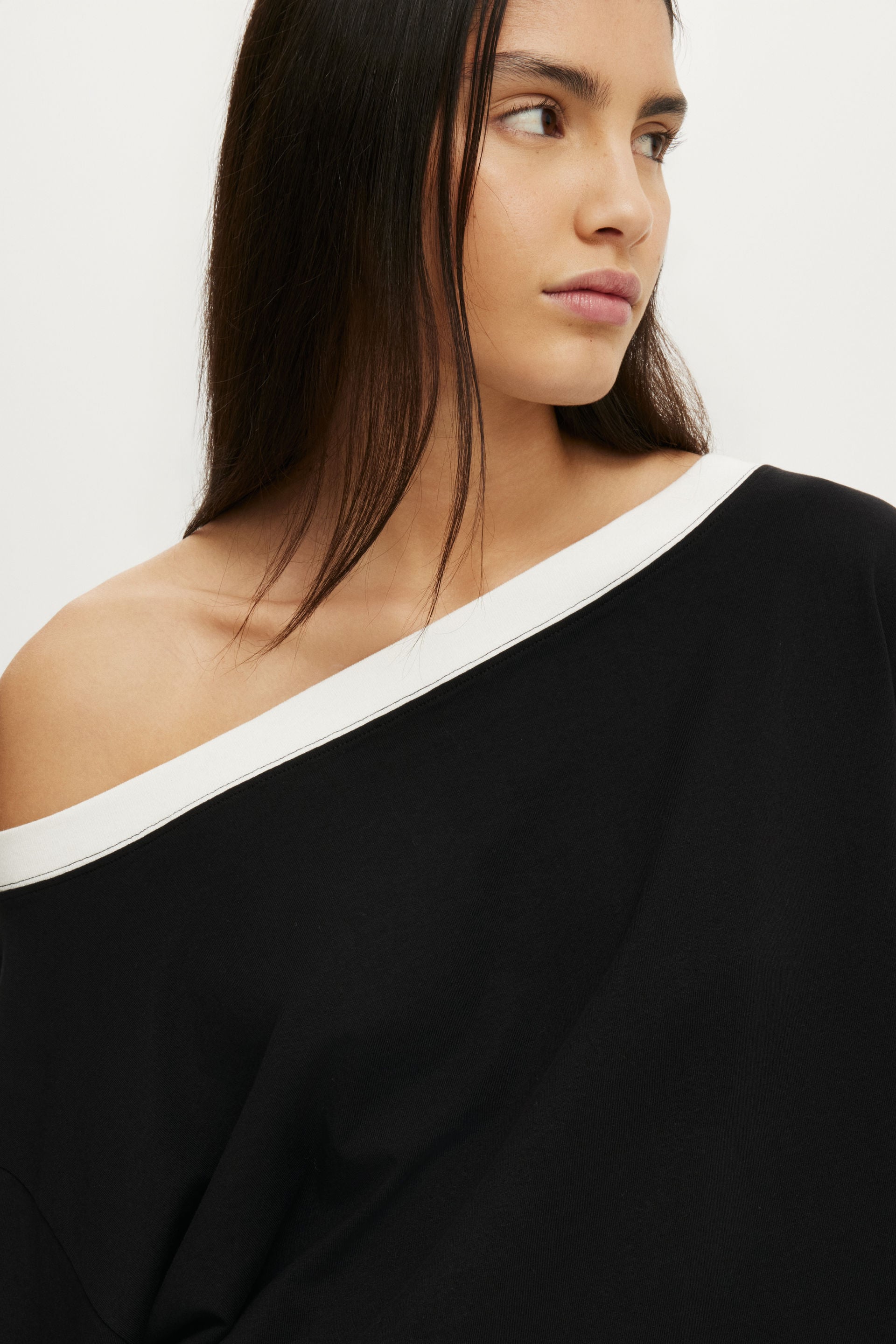 Boxy Off Shoulder Long Sleeve, BLACK/VINTAGE WHITE BAND - example image 4