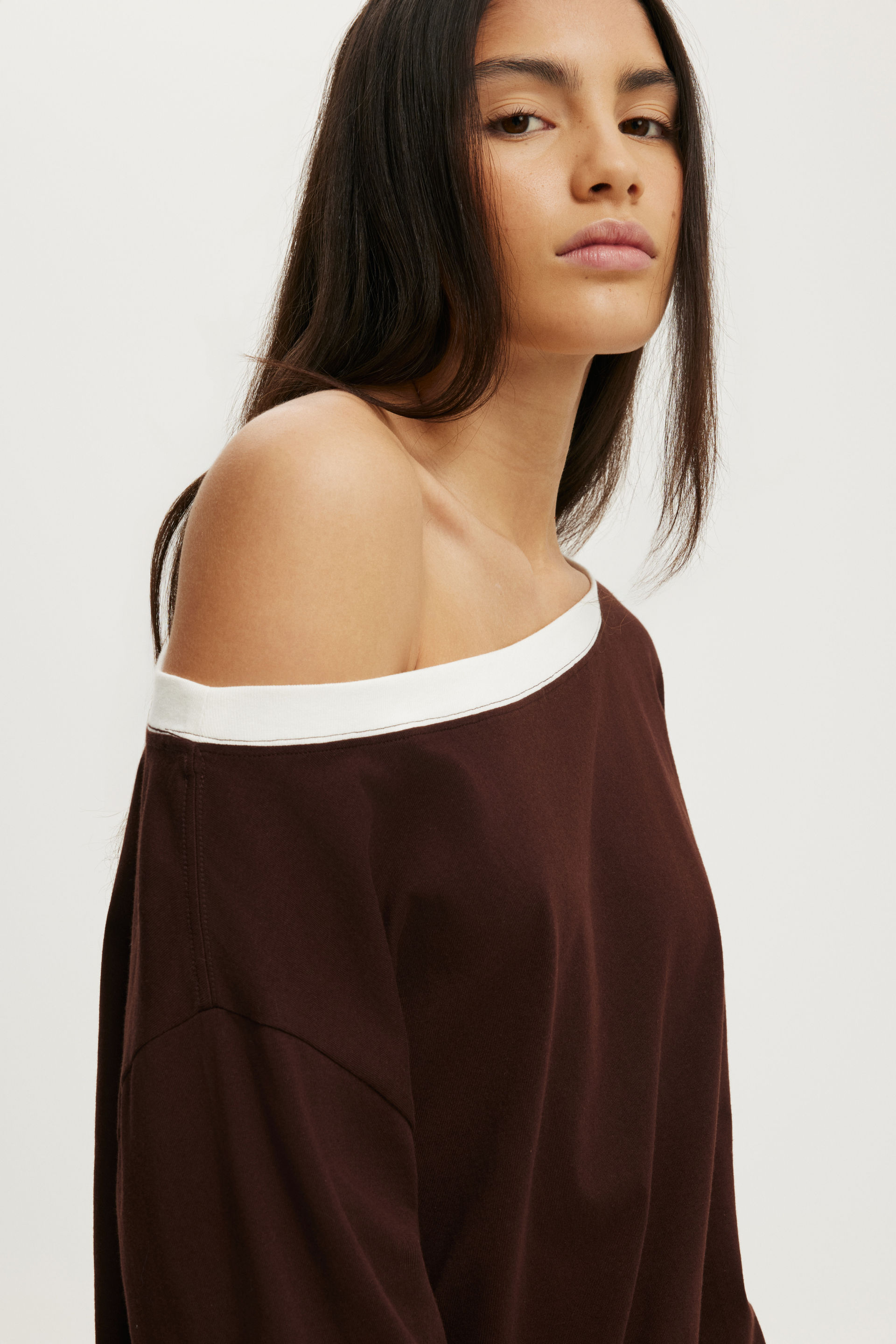 Boxy Off Shoulder Long Sleeve, DARK OAK/VINTAGE WHITE BAND - example image 4