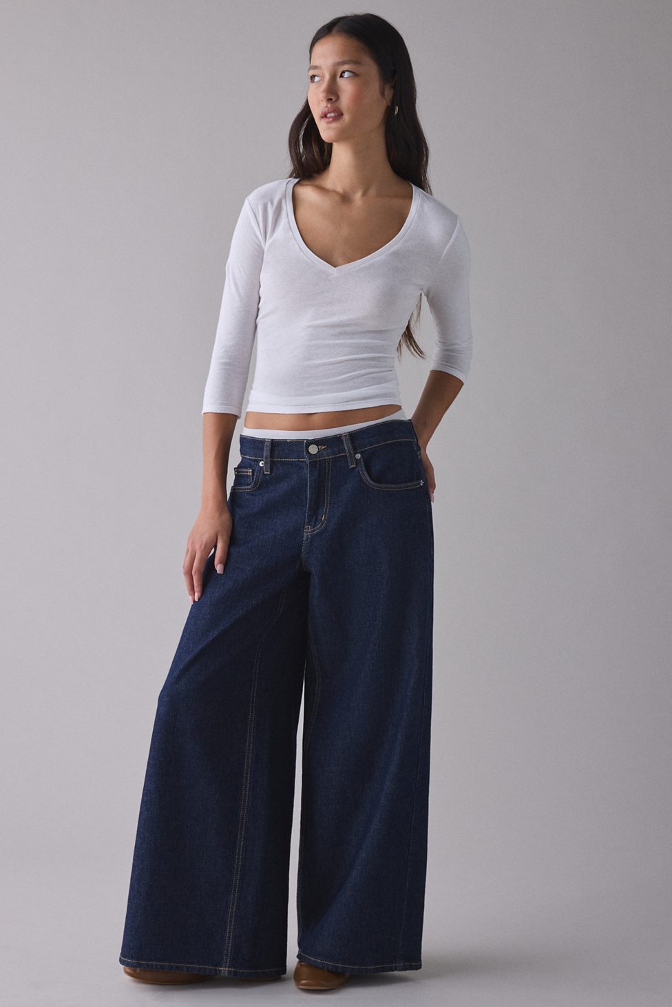 BDG V-Neck 3/4 Sleeve Spill The Tee - White