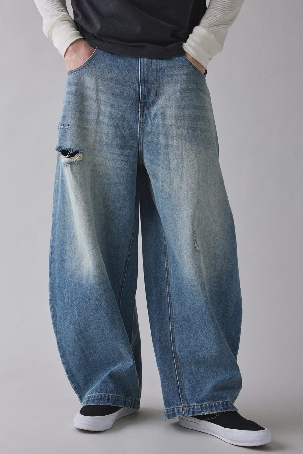 BDG Cocoon Fit Utility Jeans - Vintage Denim Light
