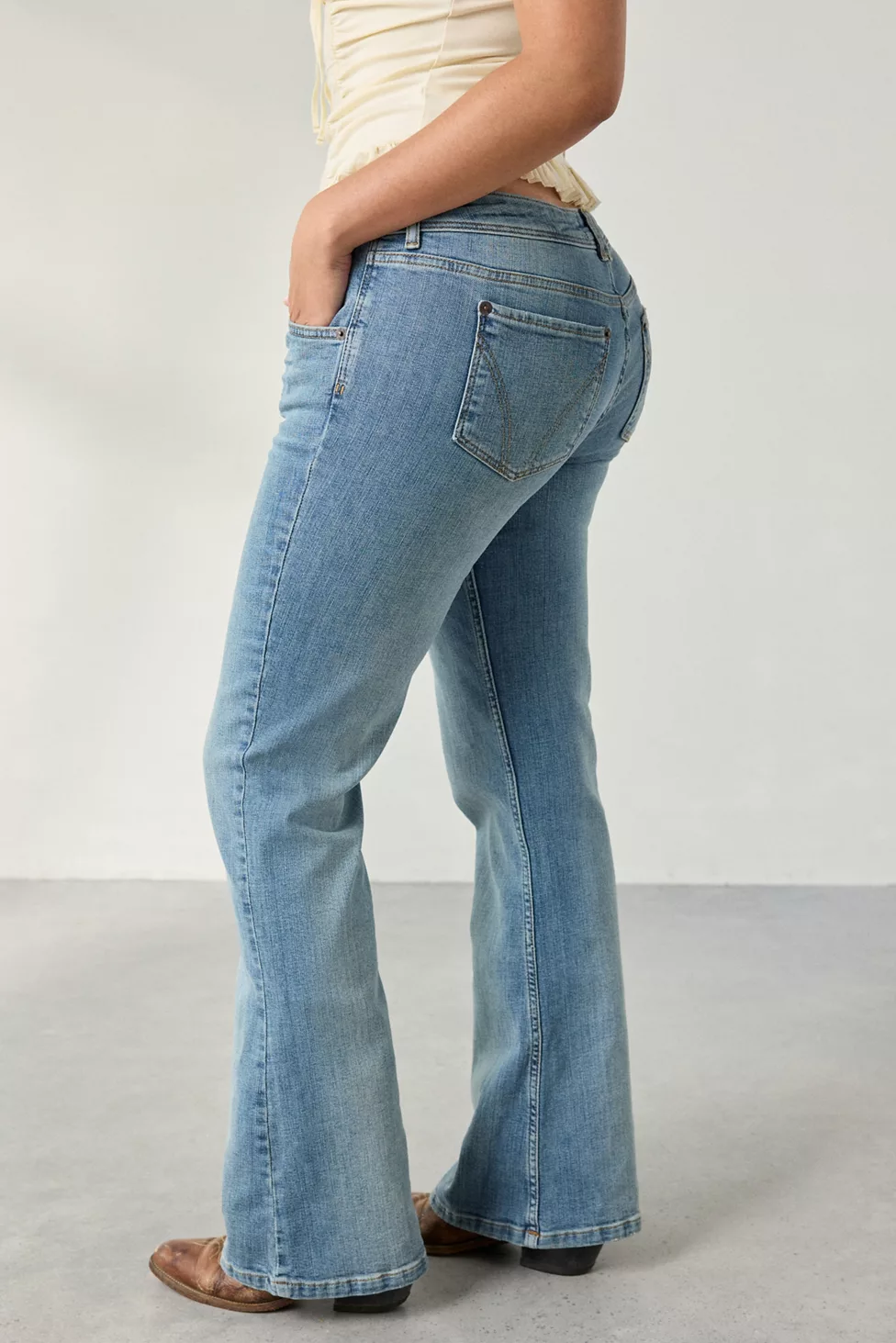 BDG Brooke Low-Rise Flare Jeans - Vintage Denim Light