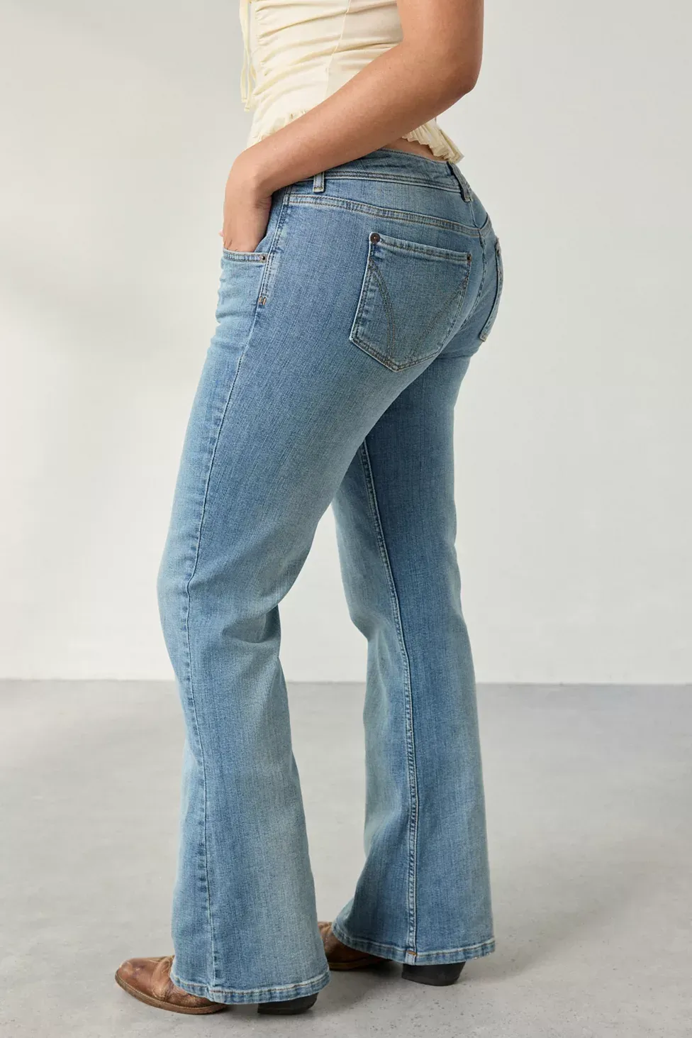 BDG Brooke Low-Rise Flare Jeans - Vintage Denim Light