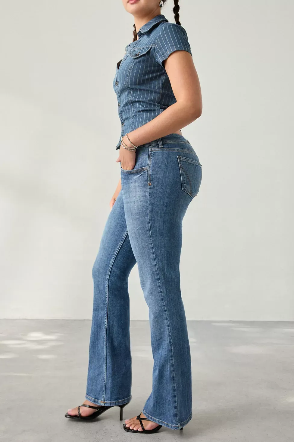BDG Brooke Low-Rise Flare Jeans - Vintage Mid Indigo