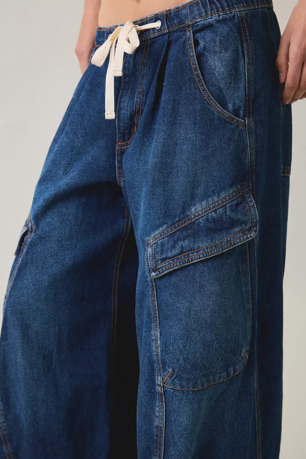 BDG Station Cocoon Baggy Barrel Leg Cargo Jeans - Vintage Denim Dark