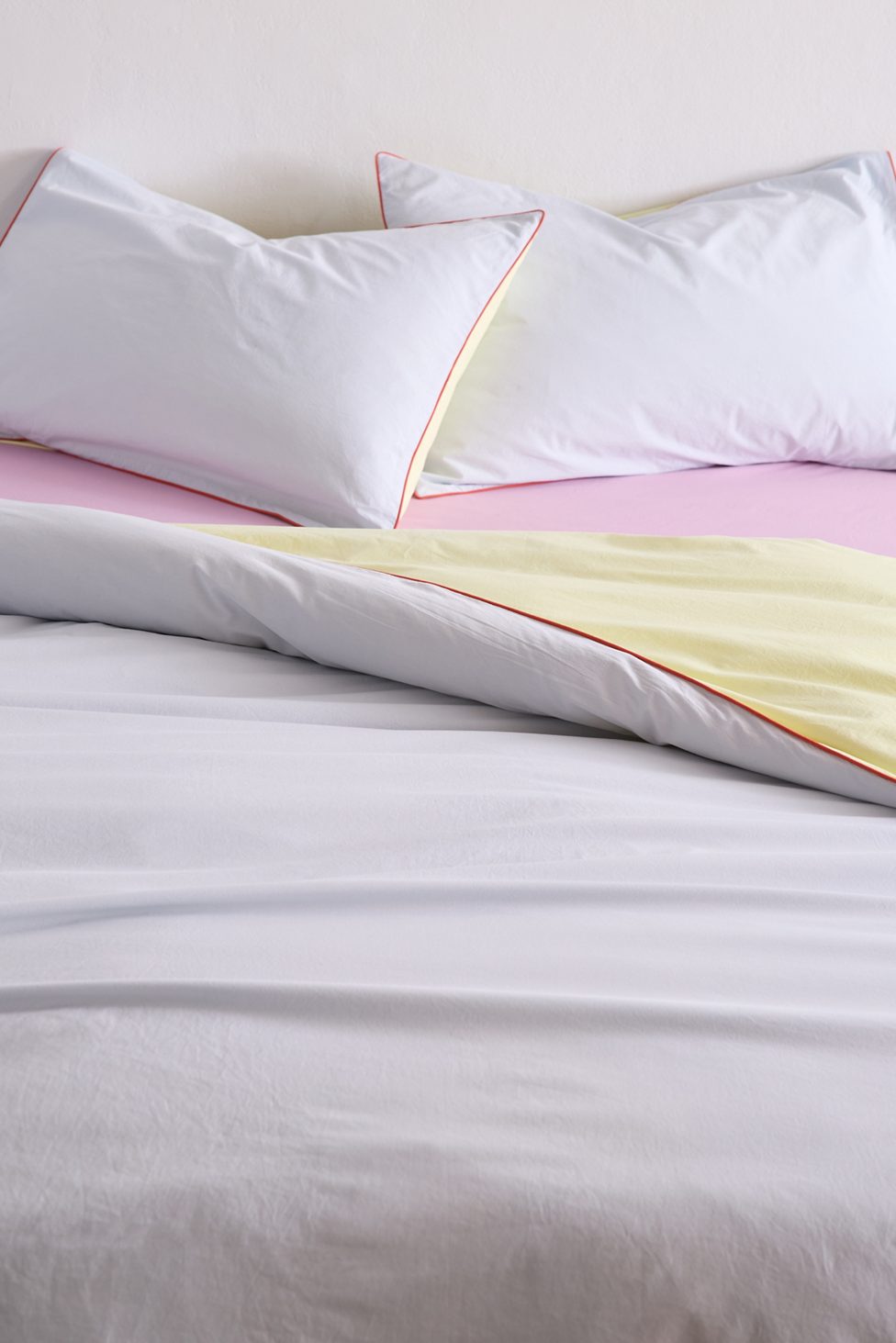 Jordan Reversible Piped Edge Cotton Percale Duvet Cover - Skywriting/Green Combo