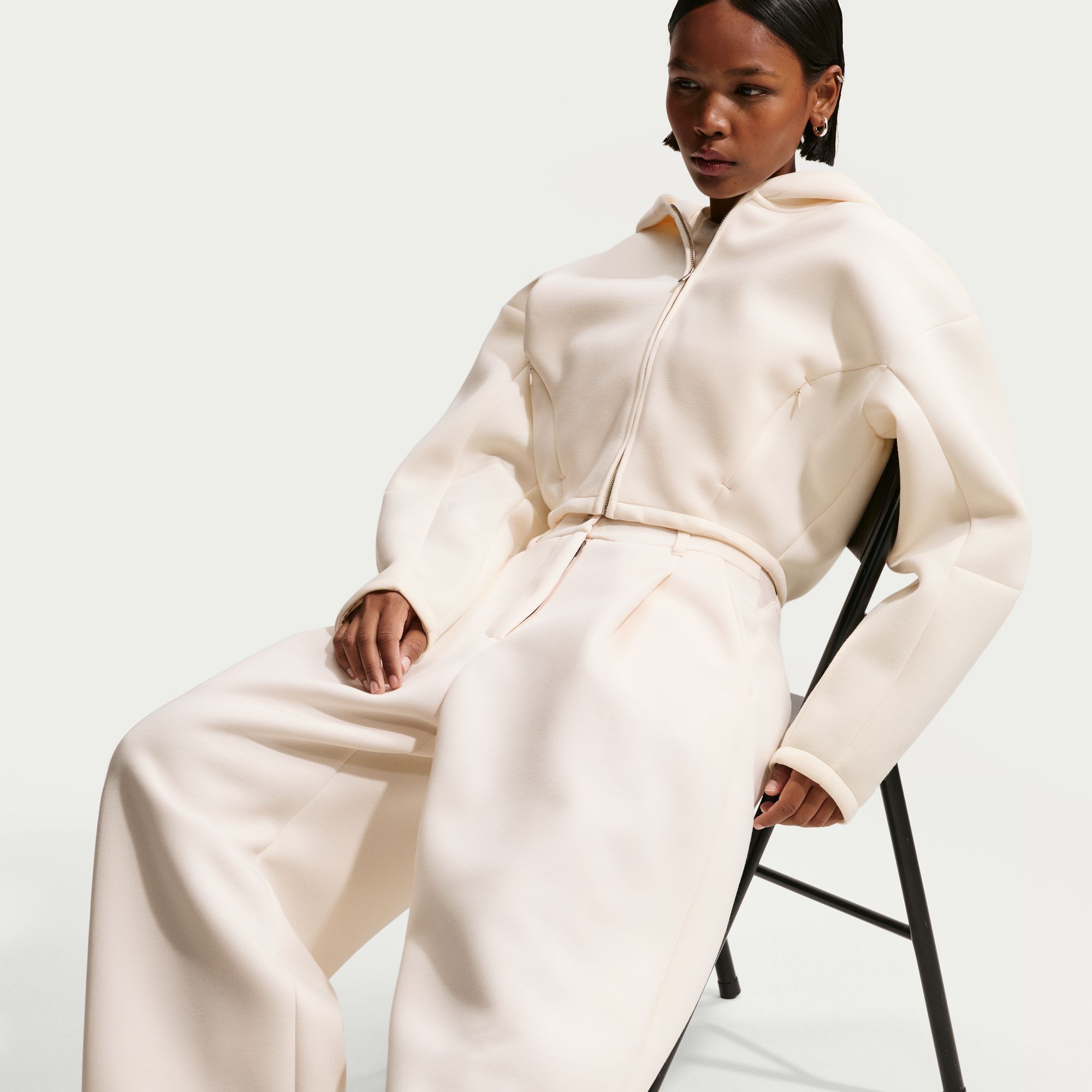 Nike Women's Sportswear Loose Mid-Rise Fleece Trousers - Chalk image 4