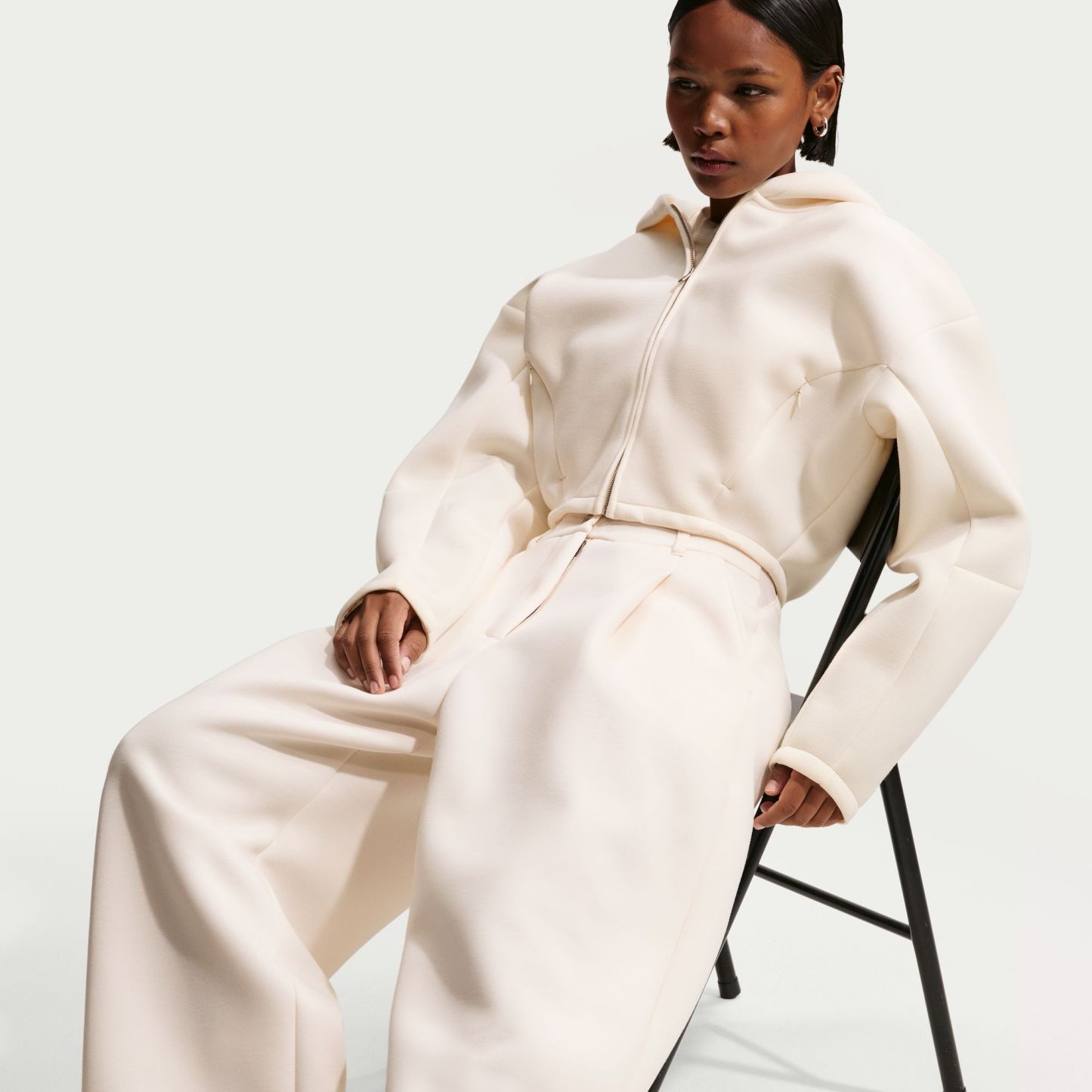 Nike Women's Sportswear Loose Mid-Rise Fleece Trousers - Chalk image 4