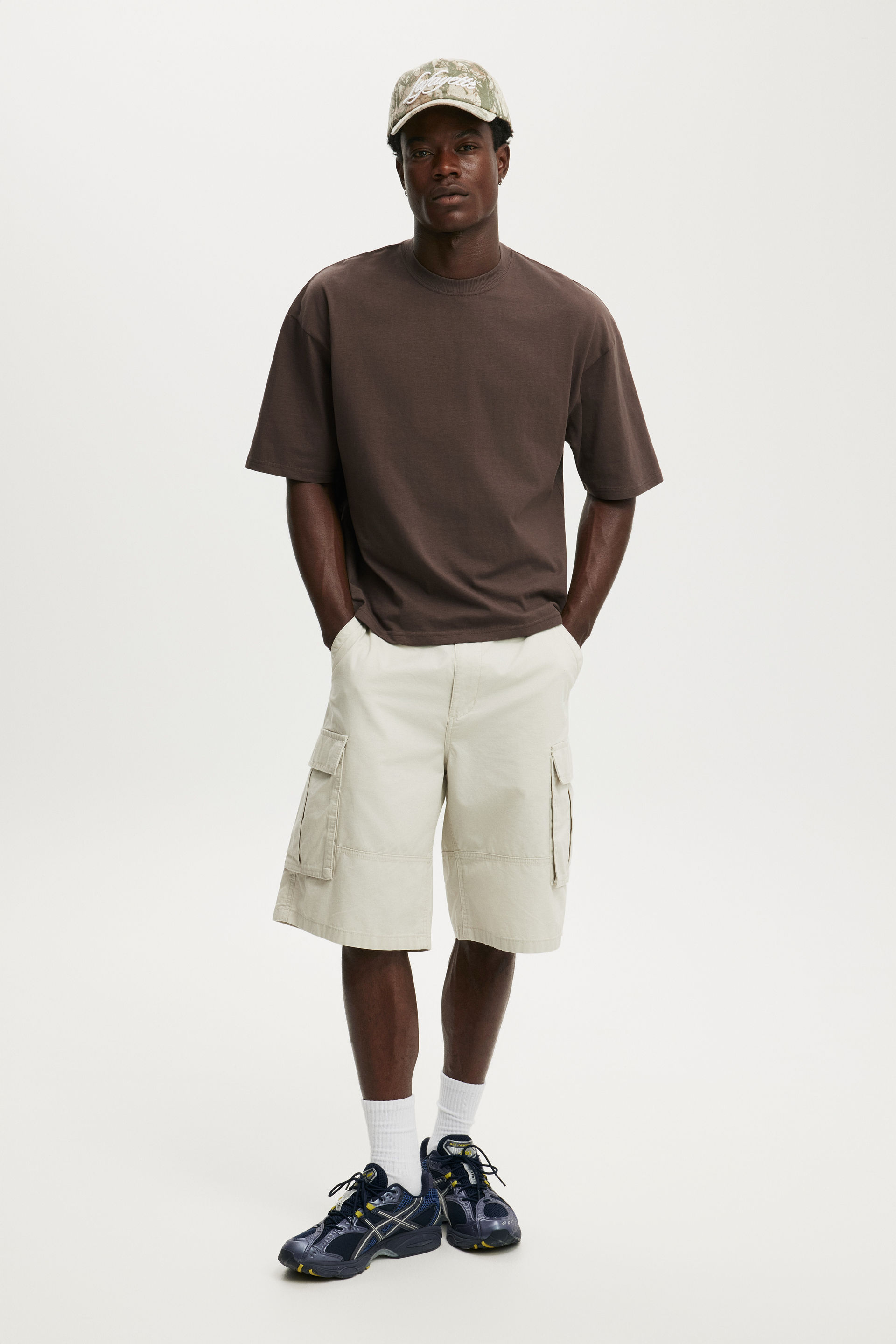 Cropped Fit T-Shirt, WASHED CHOCOLATE - example image 2