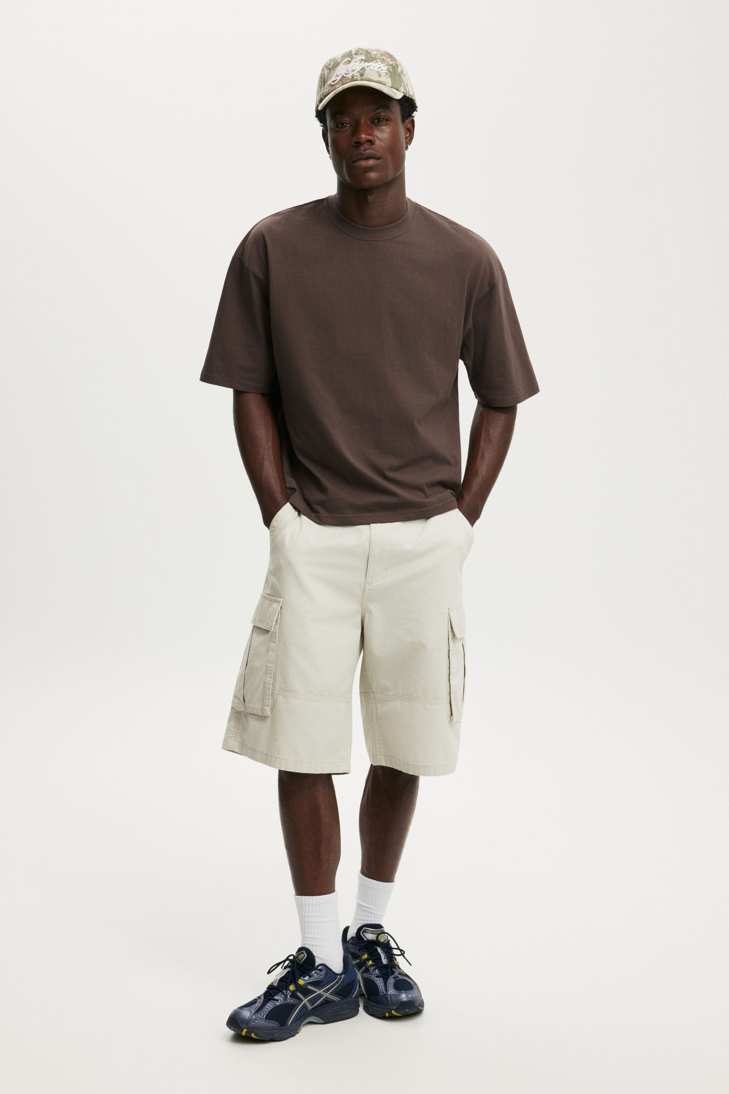 Cropped Fit T-Shirt, WASHED CHOCOLATE - example image 2