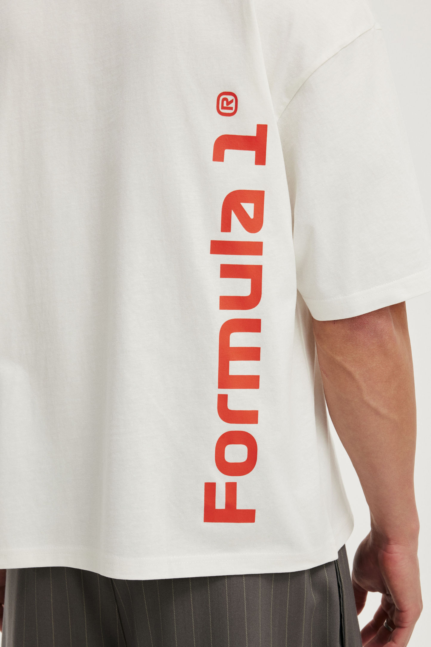 F1 Cropped Fit T-Shirt, LCN F1 VINTAGE WHITE / F1 - LOGO - example image 4