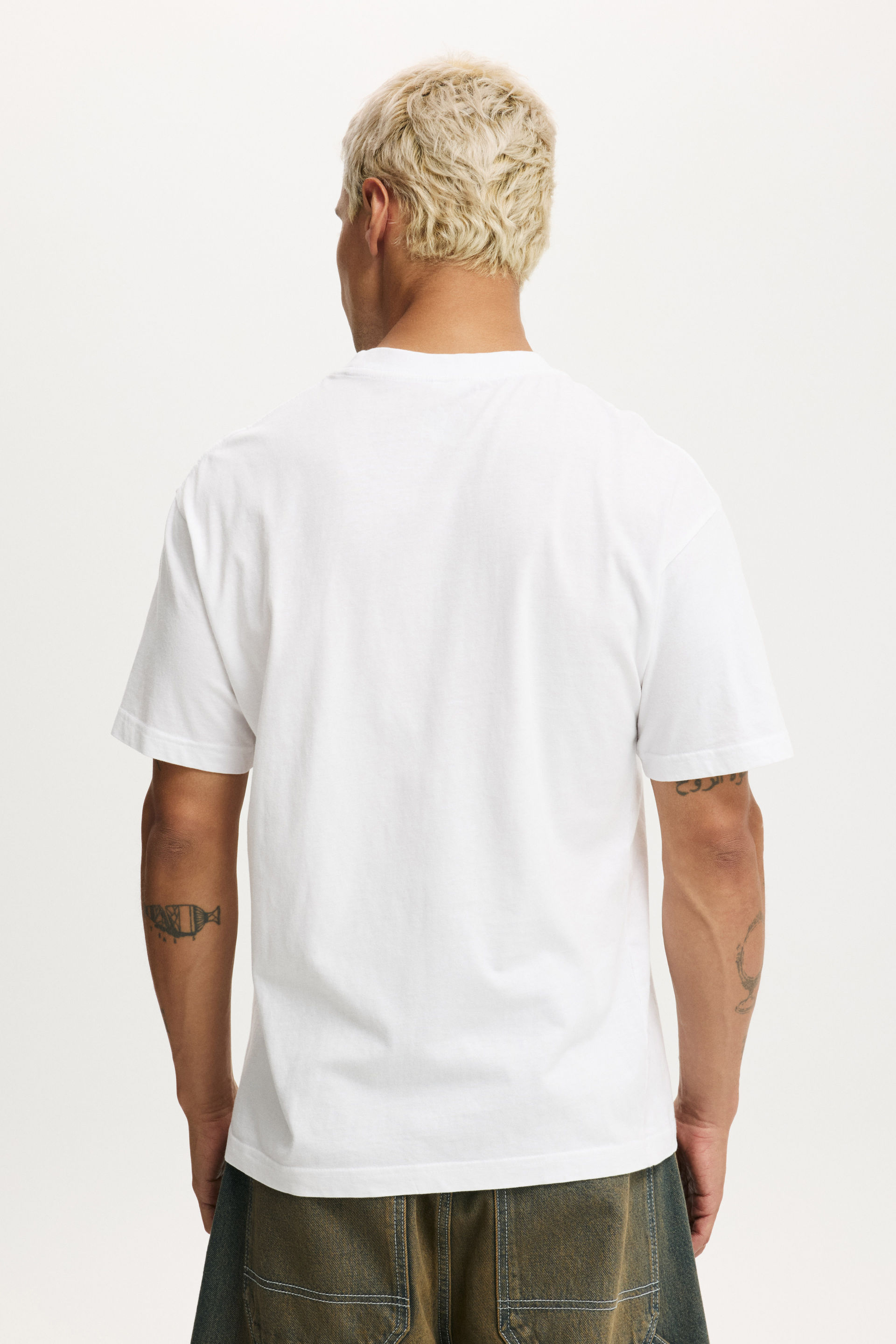 Everyday Fit Exclusive Music T-Shirt, LCN COR WHITE / KORN - ISSUES DOLL - example image 3