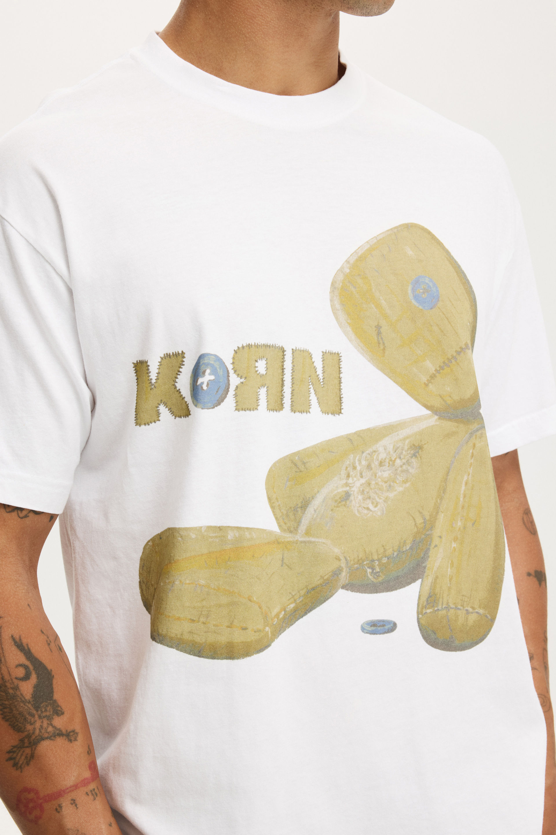 Everyday Fit Exclusive Music T-Shirt, LCN COR WHITE / KORN - ISSUES DOLL - example image 4