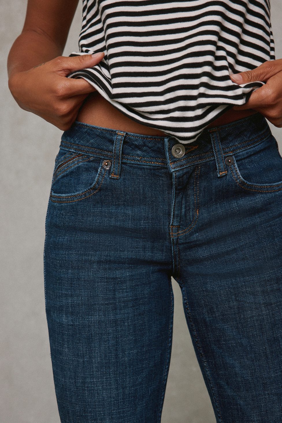 BDG Brooke Low-Rise Flare Jeans - Kansas Wash