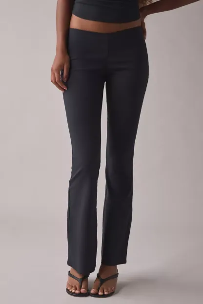 Kimchi Blue Hailey Stretch Pull-On Low-Rise Flare Pants - Black