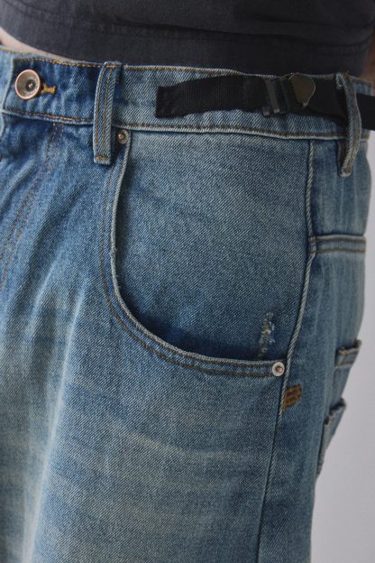 BDG Cocoon Fit Utility Jeans - Vintage Denim Light