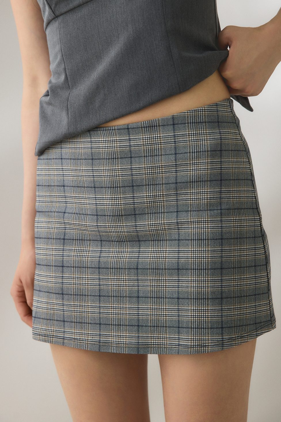UO Cher Mid-Rise Mini Skort - Navy Grey Plaid