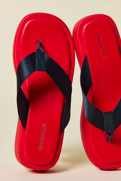 UO Gemma Platform Thong Sandals - Red/Black
