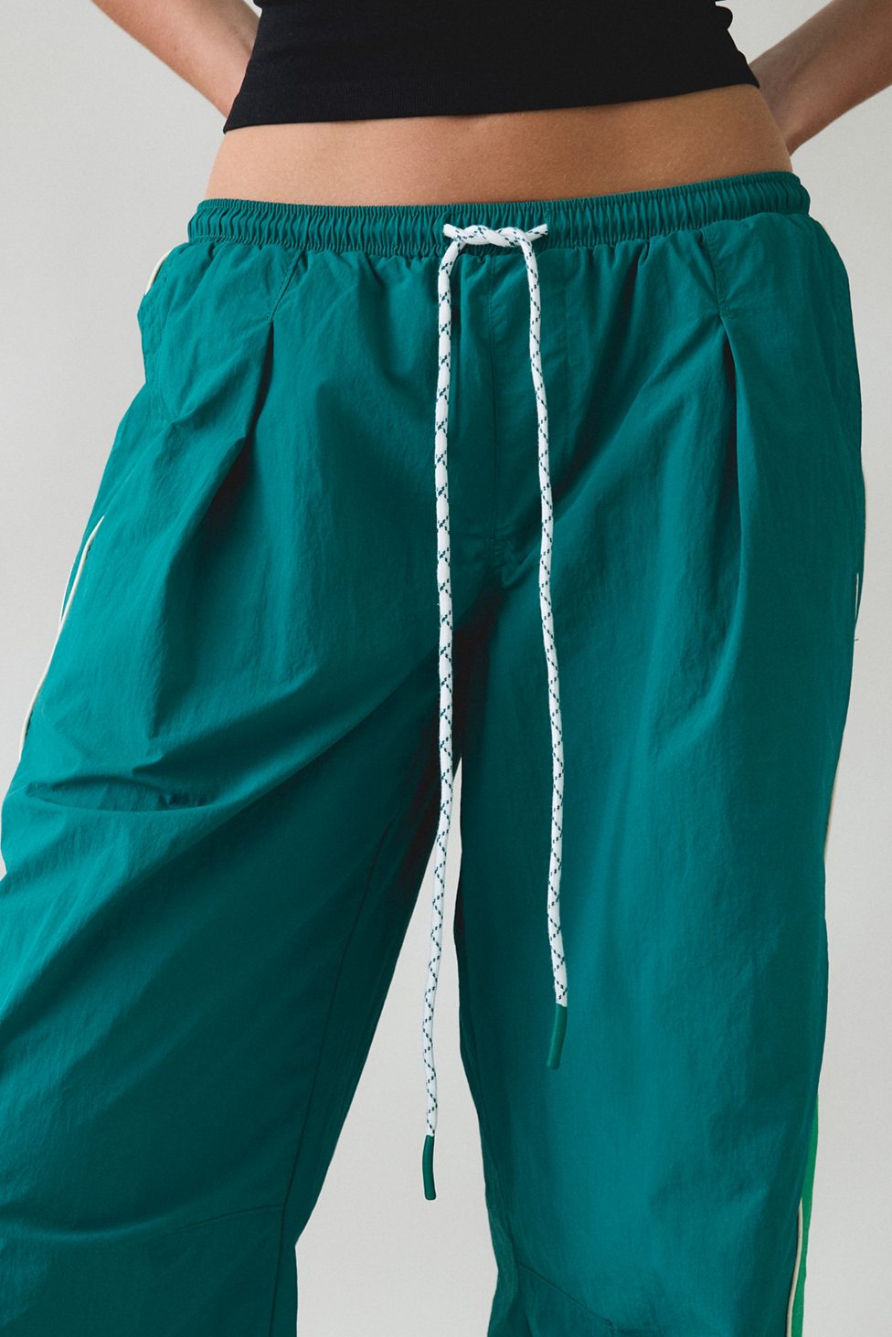 BDG Finish Line Low-Rise Baggy Track Pants - Dark Green