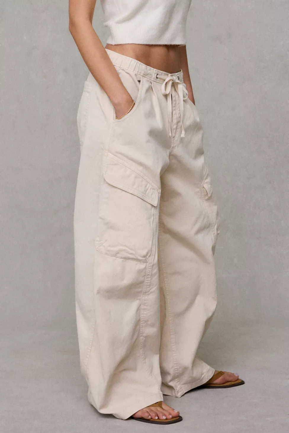 BDG Station Cocoon Baggy Barrel Leg Cargo Jeans - Cream
