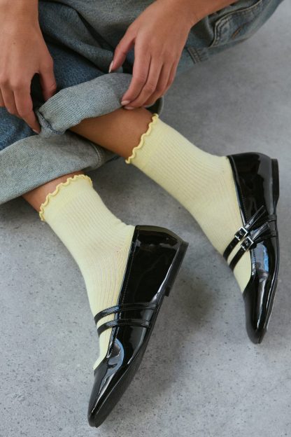 Lettuce-Edge Ribbed Socks - Light Yellow