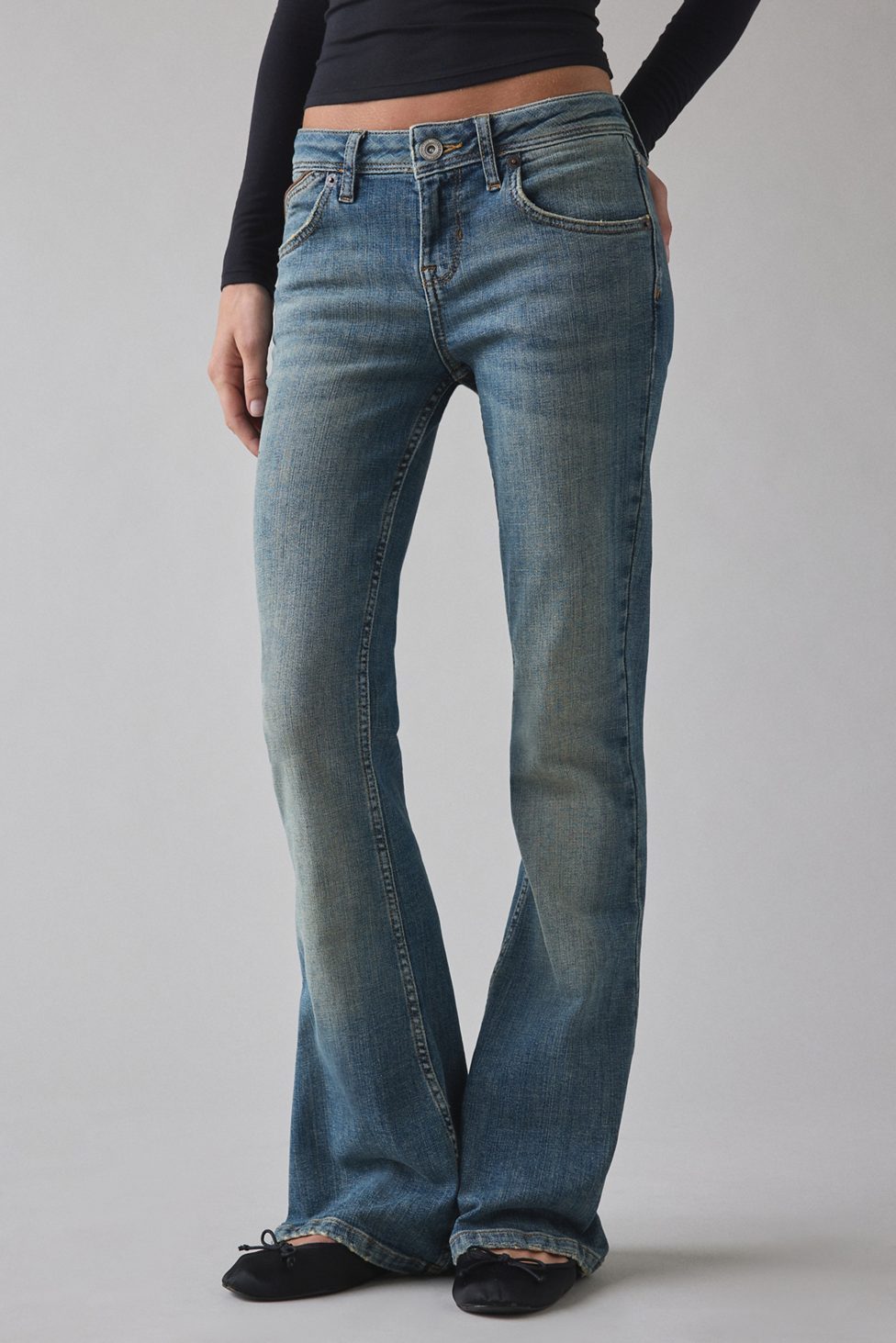 BDG Brooke Low-Rise Flare Jeans - Vintage Denim Medium